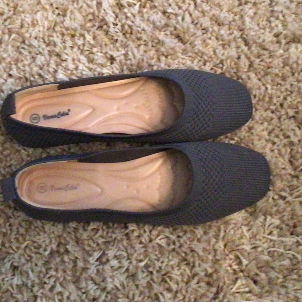 NEW-VenusCelia Dark Gray Flats Size 8
